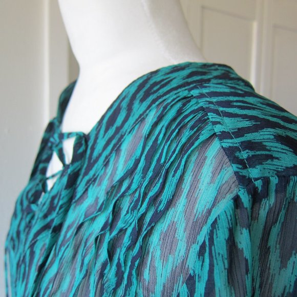 BANANA REPUBLIC FACTORY SHEER GREEN TOP WITH TRIBAL PRINT - SIZE LARGE - Picture 3 of 7